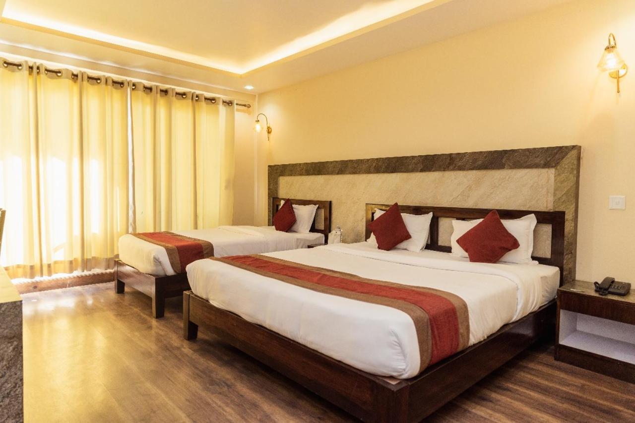 Hotel Chautari Pvt Ltd ナガルコット エクステリア 写真